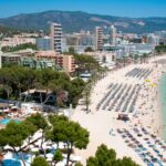 Thomas Cook advierte a los británicos que se van de vacaciones con todo incluido a Ibiza y Mallorca este verano