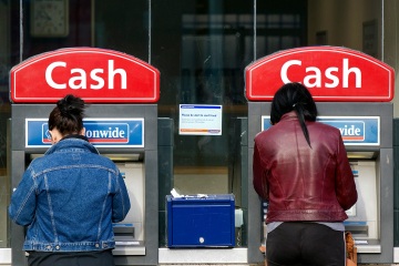Advertencia de tarjeta de débito a nivel nacional ya que miles de clientes reciben tarjetas defectuosas