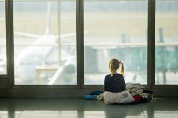 Mamá criticada por arruinar las vacaciones en España de una niña de 14 años al no dejarla volar sola