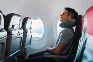 El artículo de viaje 2 en 1 que la gente ama y aclama como un cambio de juego en vuelos largos