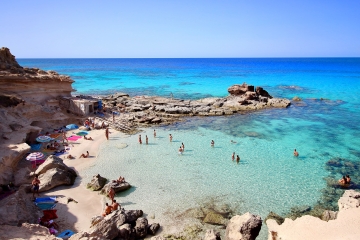Ofertas baratas en vacaciones de playa en España: desde £ 31 por persona por noche en septiembre