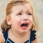 Un niño que gritaba en la tienda de al lado arruinó mis vacaciones de campamento: culpo a los terribles padres