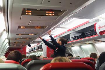 Soy azafata: los pasajeros cometen el mismo error con su equipaje