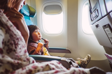 El pasajero se niega a cambiar los asientos del avión para que toda la familia se siente junta. ¿Quién tiene razón?