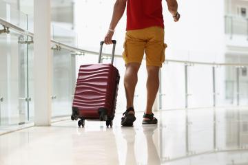 El chaleco de viaje Genius podría ahorrar £ 100 en costos de equipaje e incluso almacenar computadoras portátiles