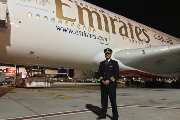 Soy piloto de Emirates: ¿por qué ponemos el letrero del cinturón de seguridad incluso sin turbulencias?