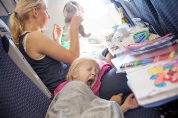 He llevado a mis hijos en 50 vuelos y siempre llevo un artículo en la maleta para facilitar el viaje