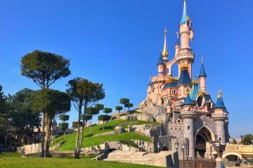 Ahorre dinero en vacaciones tomando un autocar: viajes a Legoland y Disneyland desde £ 129 por persona