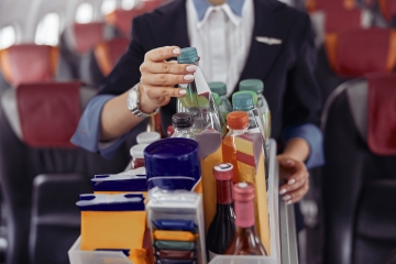 La bebida gratis que nunca debes elegir en un avión, según la tripulación de vuelo 