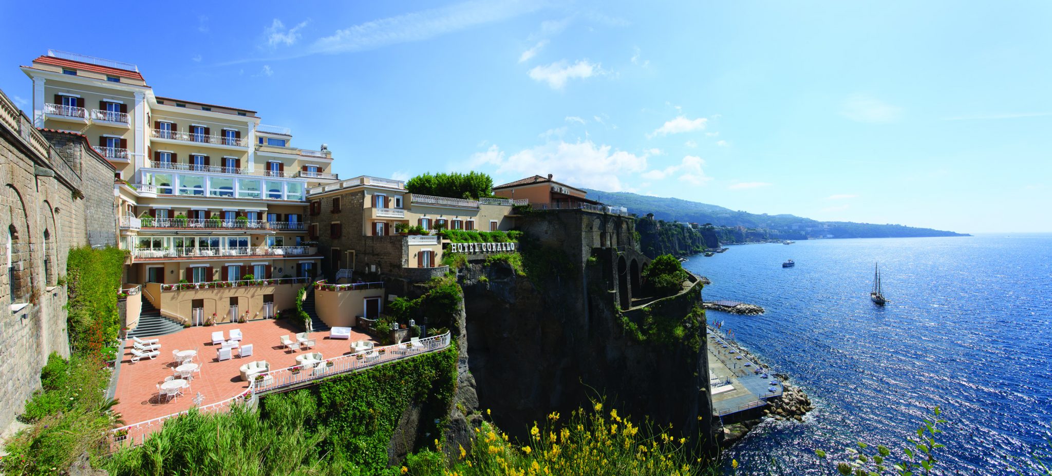 El Hotel Corallo Sorrento ofrece impresionantes vistas panorámicas del Golfo de Nápoles